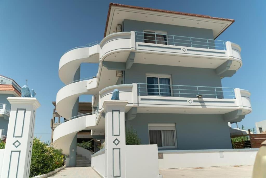Megat Seaview And Seaside Apartments 이알리소스 외부 사진
