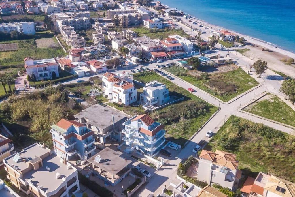 Megat Seaview And Seaside Apartments 이알리소스 외부 사진
